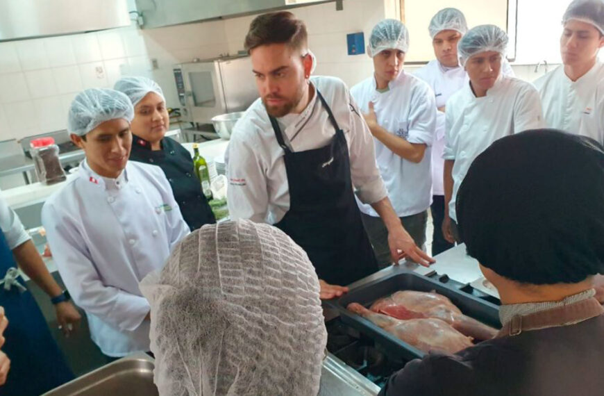 Egresados de Cocina de Fundación Pachacútec reciben una clase magistral a cargo de los chefs de la empresa Josper