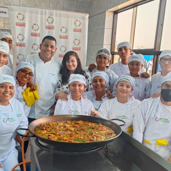 Alumnos de Cocina de Fundación Pachacútec recibieron una clase magistral sobre Paella Valenciana