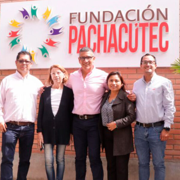 La Fundación Pachacútec recibe la visita del Alcalde de La Punta